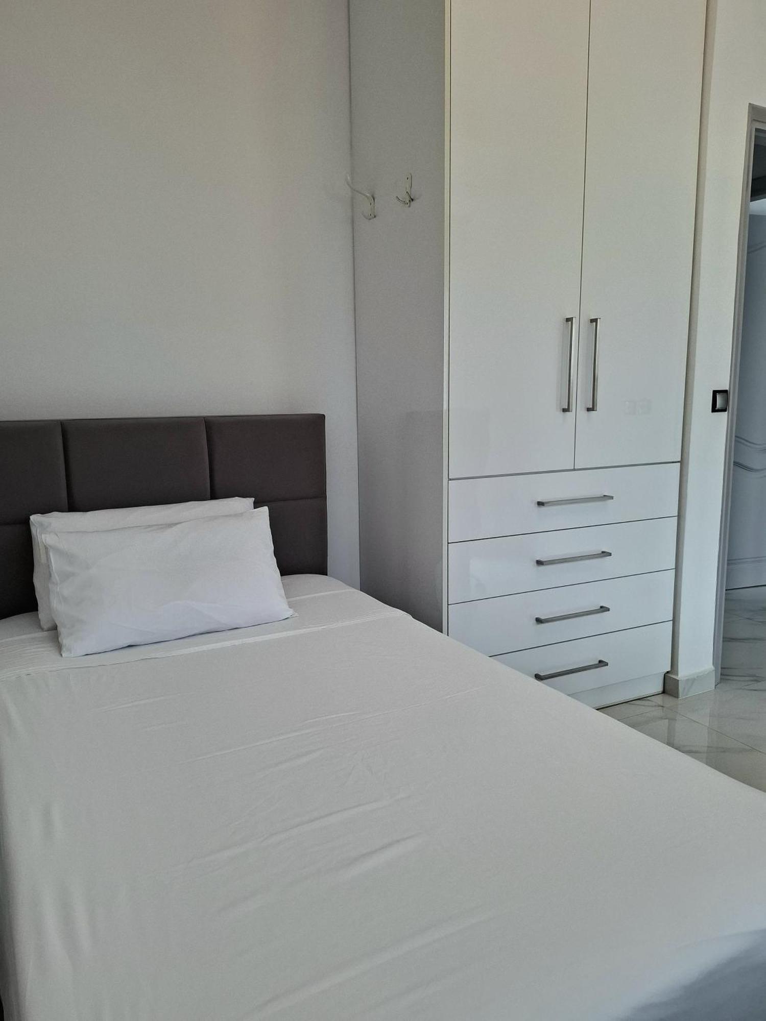 Black & White Seaside House Kalamia Corinth 外观 照片